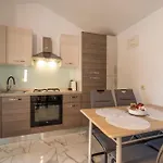 Limia Apartman Póla