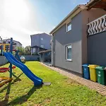 Apartman Limia *